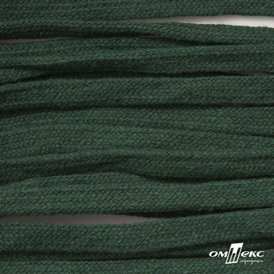Шнур плетеный d-8 мм плоский, 70% хлопок 30% полиэстер, уп.85+/-1 м, цв.1016-т.зеленый - купить в Благовещенске. Цена: 742.50 руб.
